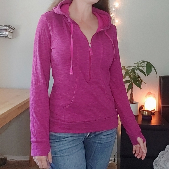 Wildberry half zip hoodie w thumb holes and front kangaroo pocket - Picture 3 of 8